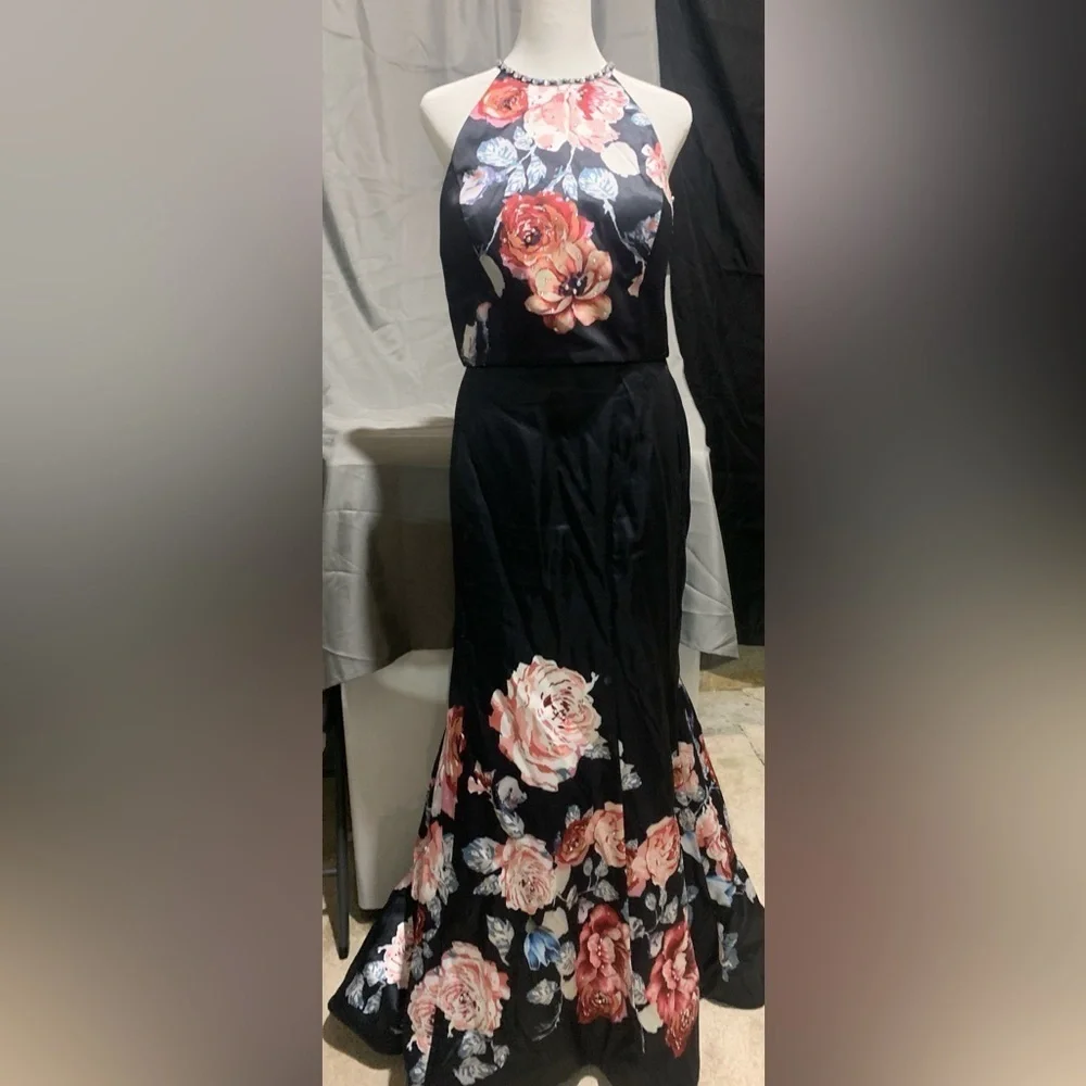 Blush Floral Black 2 Piece Halter Top Long Dress, Size 16, zipper tie, Preloved - Picture 4 of 12